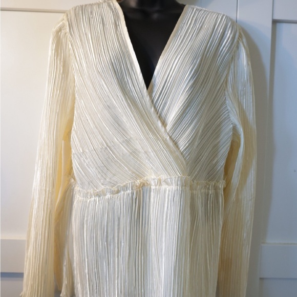 Cream Pleated Women's Blouse - Picture 3 of 8